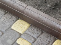 Как сделать бетонные бордюры для клумб и садовых дорожек — простая инструкция с фото и описанием