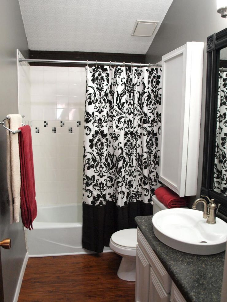 rms_smwagne-black-white-red-modern-bathroom_s3x4-jpg-rend-hgtvcom-966-1288