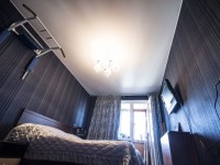 Натяжные потолки для спальни — 57 фото-идей обустройства красивого потолка в спальной комнате